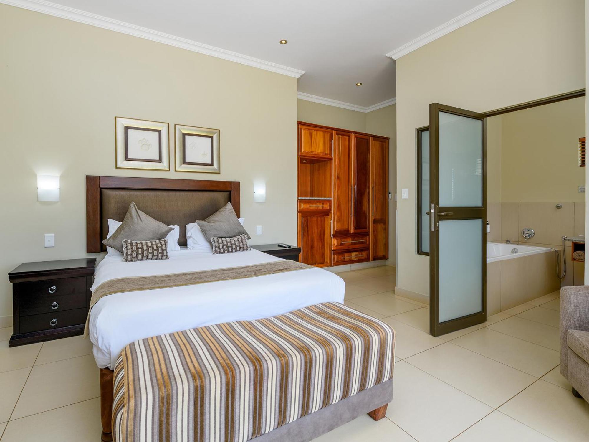 Resort Monomotapa Village @ Legend Golf And Safari Golders Green