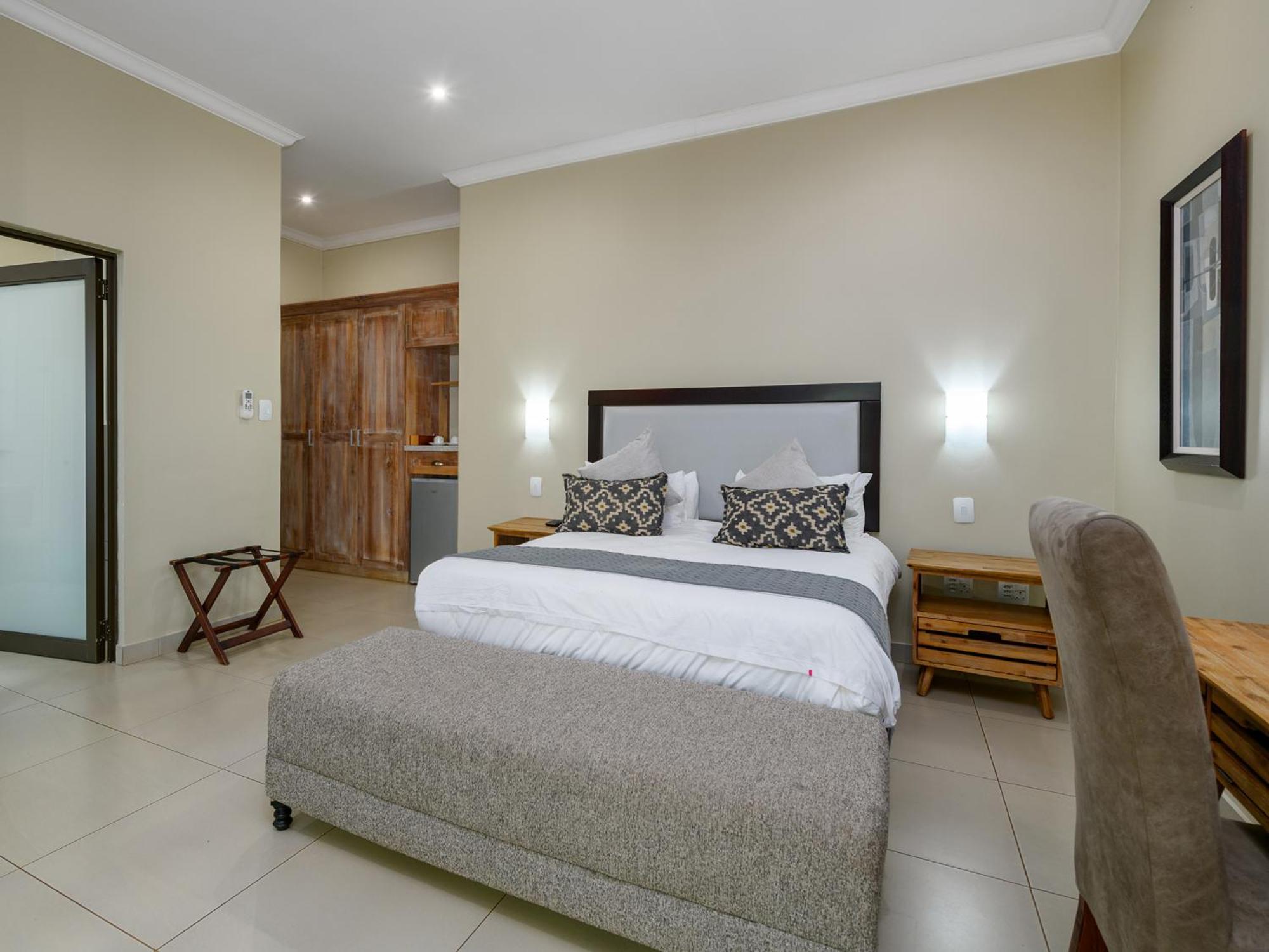 Monomotapa Village @ Legend Golf And Safari 3* Golders Green