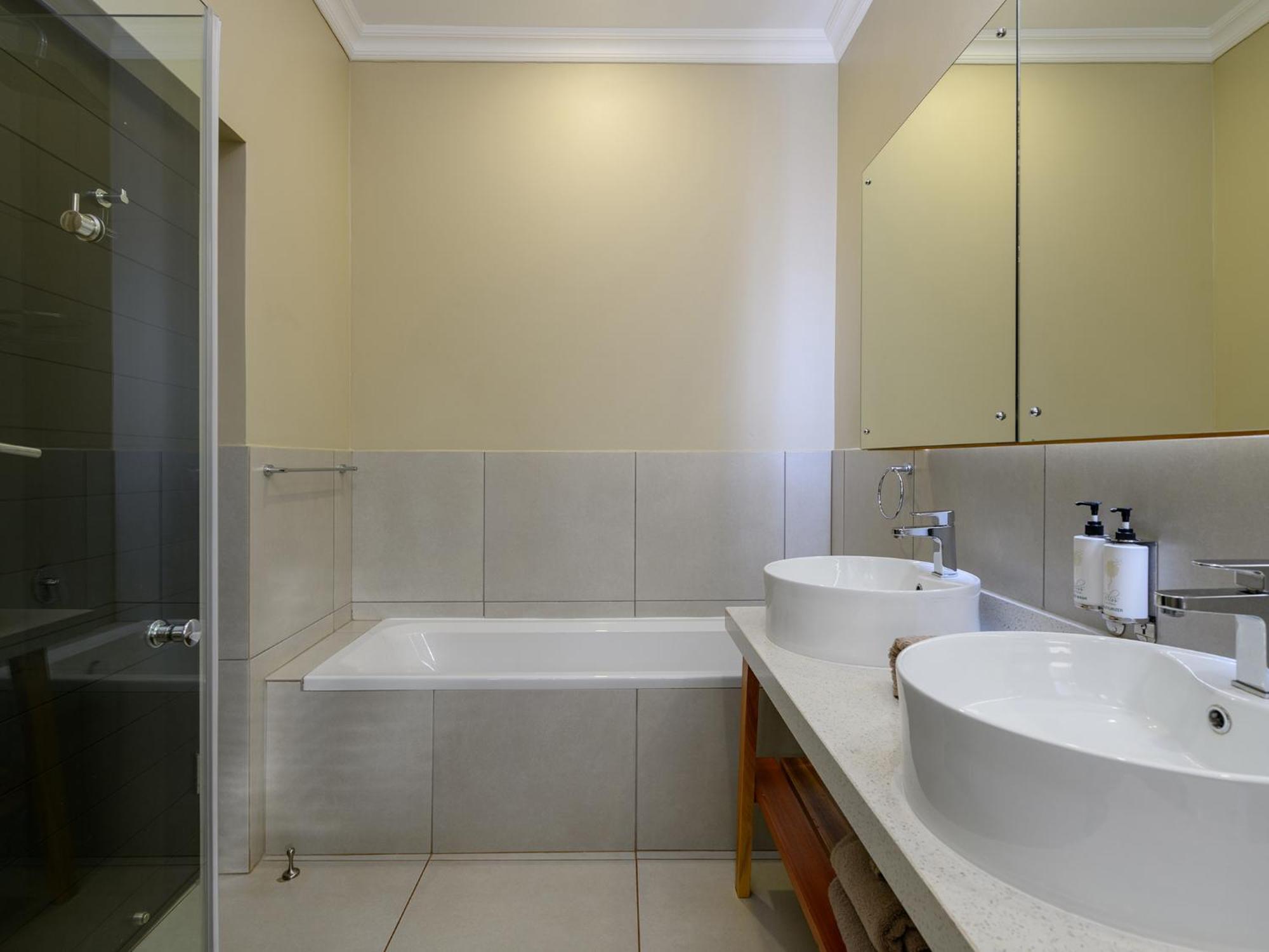 Monomotapa Village @ Legend Golf And Safari 3* Golders Green